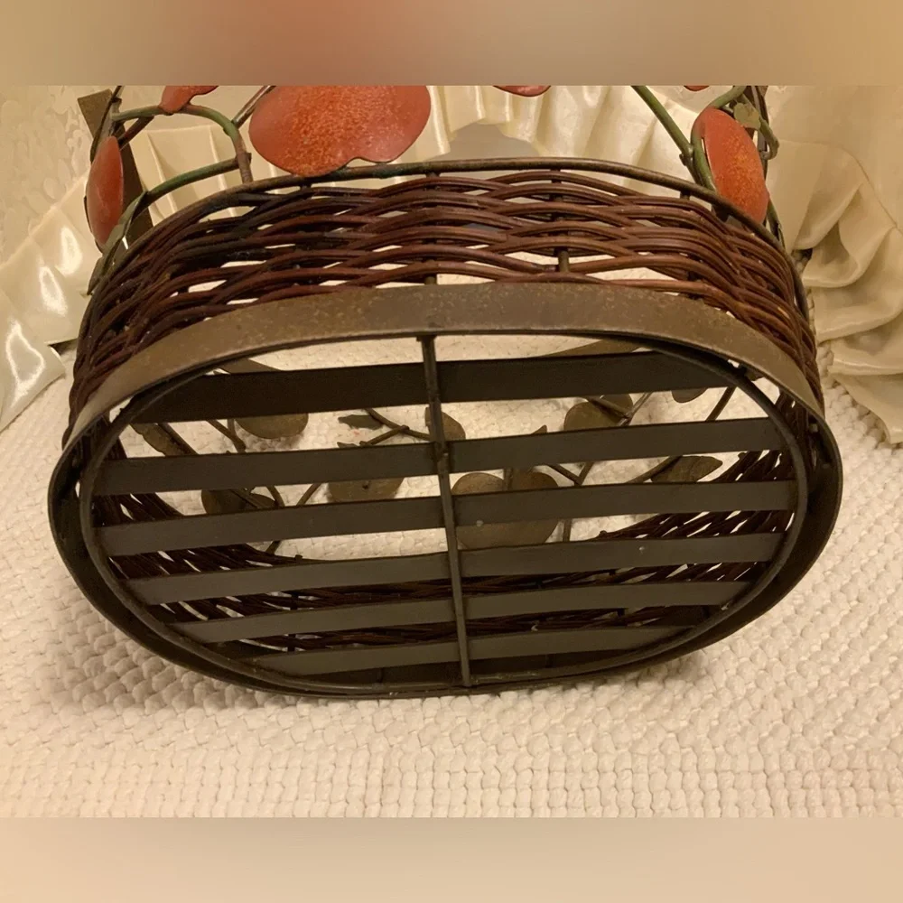 METAL & WICKER APPLE BASKET